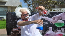 יום הולדת מדענות